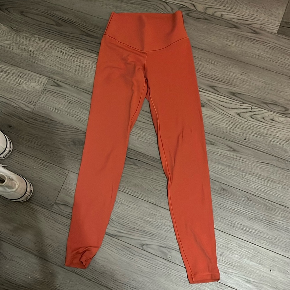 These are an xs pair of orange aerie leggings and are super comfortable!!